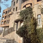 فندق مبيت وإفطار Valentina Castle 4*