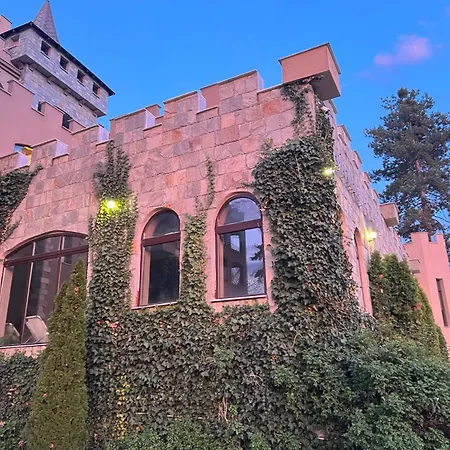 לינה וארוחת בוקר Valentina Castle אוגניאנובו
