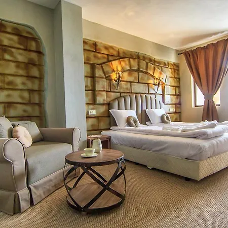 Valentina Castle Oda ve Kahvaltı 4*