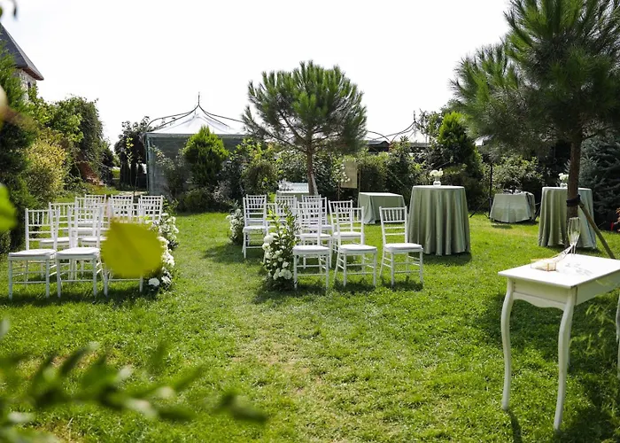 Valentina Castle Bed & Breakfast 4*